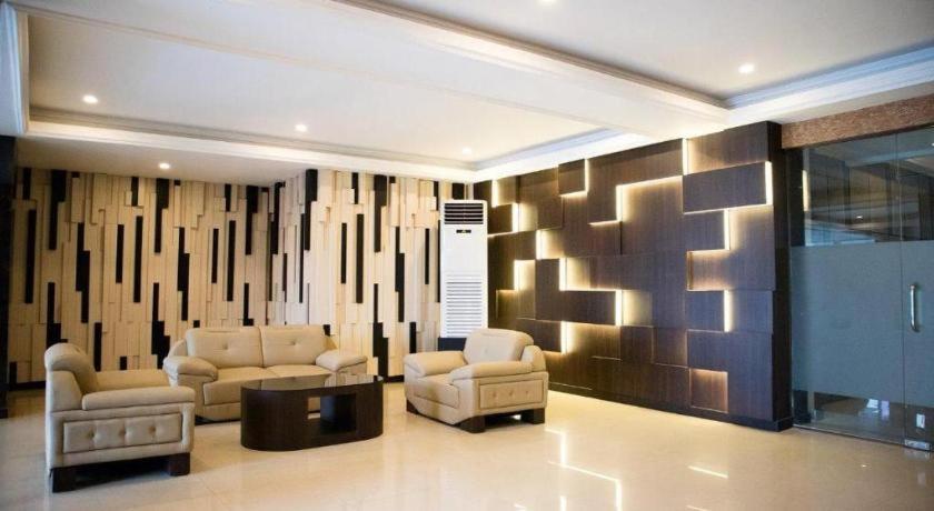 Karlita Hotel Tegal Exterior foto