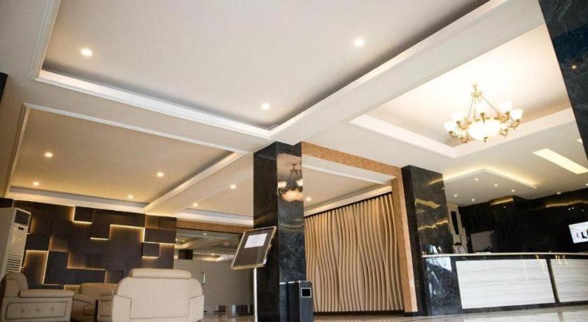 Karlita Hotel Tegal Exterior foto