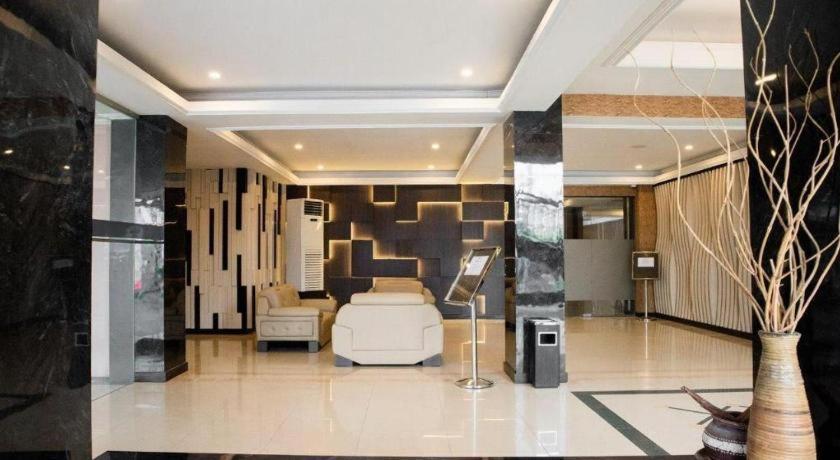 Karlita Hotel Tegal Exterior foto