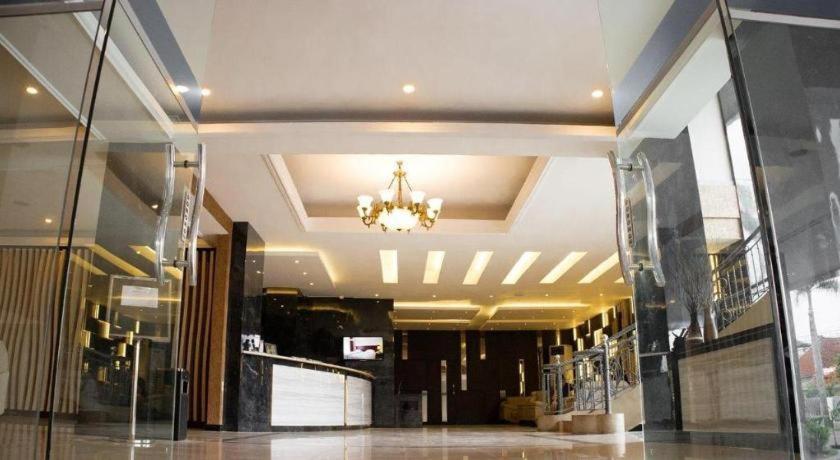 Karlita Hotel Tegal Exterior foto